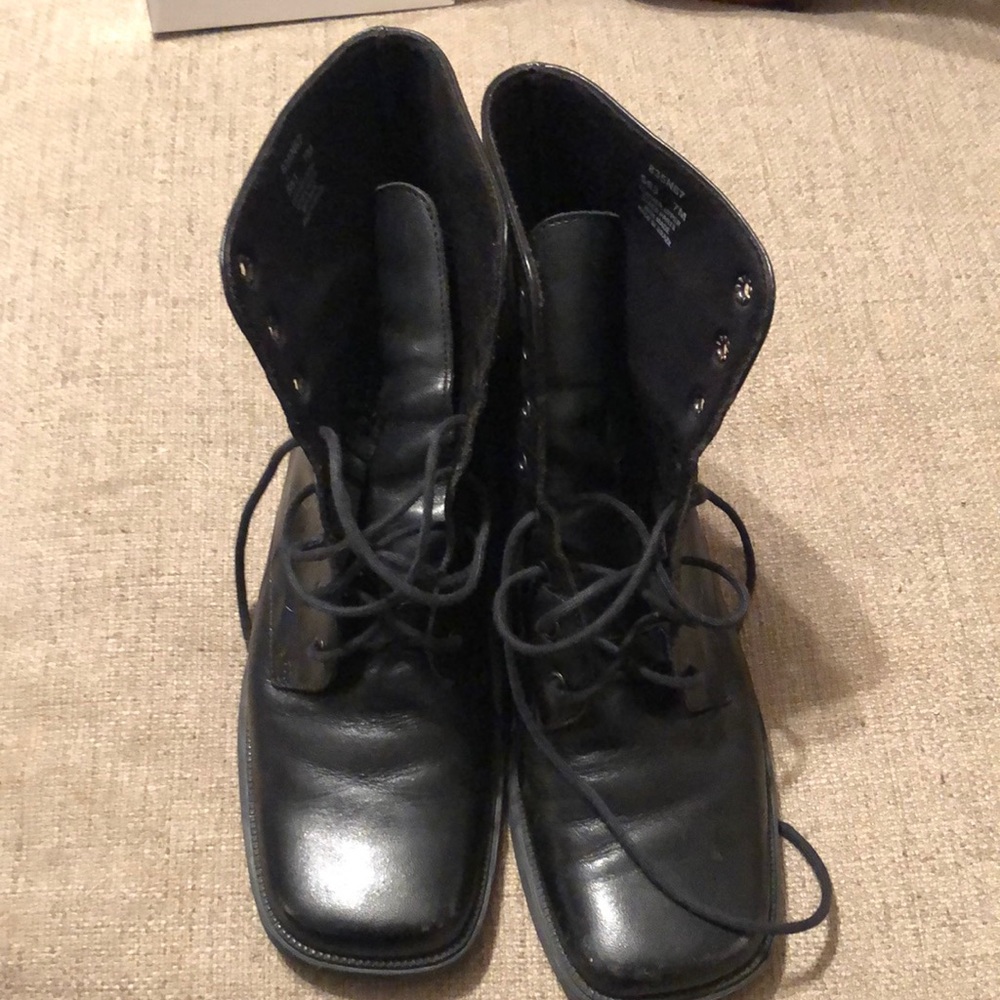 Naturalizer black ankle boots